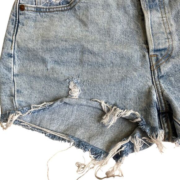 Levi’s 501® High Rise Womens Shorts Tango Light Wash Cut-off Button-fly Frayed - Picture 9 of 16